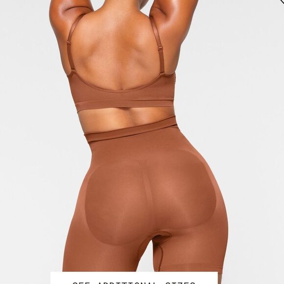 SKIMS SEAMLESS SCULPT MID THIGH SHORT BRONZE SMALL NWT IN PACKAGING - Picture 4 of 6